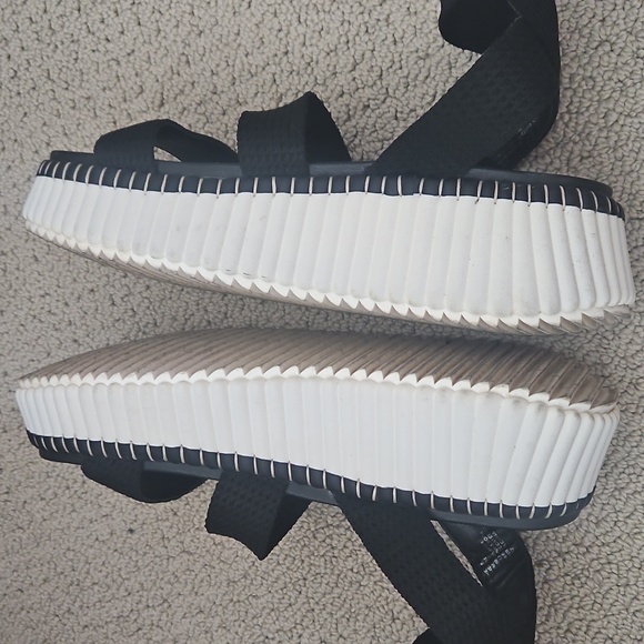 Steve Madden Shelle Strappy Sporty Platform - Picture 5 of 6